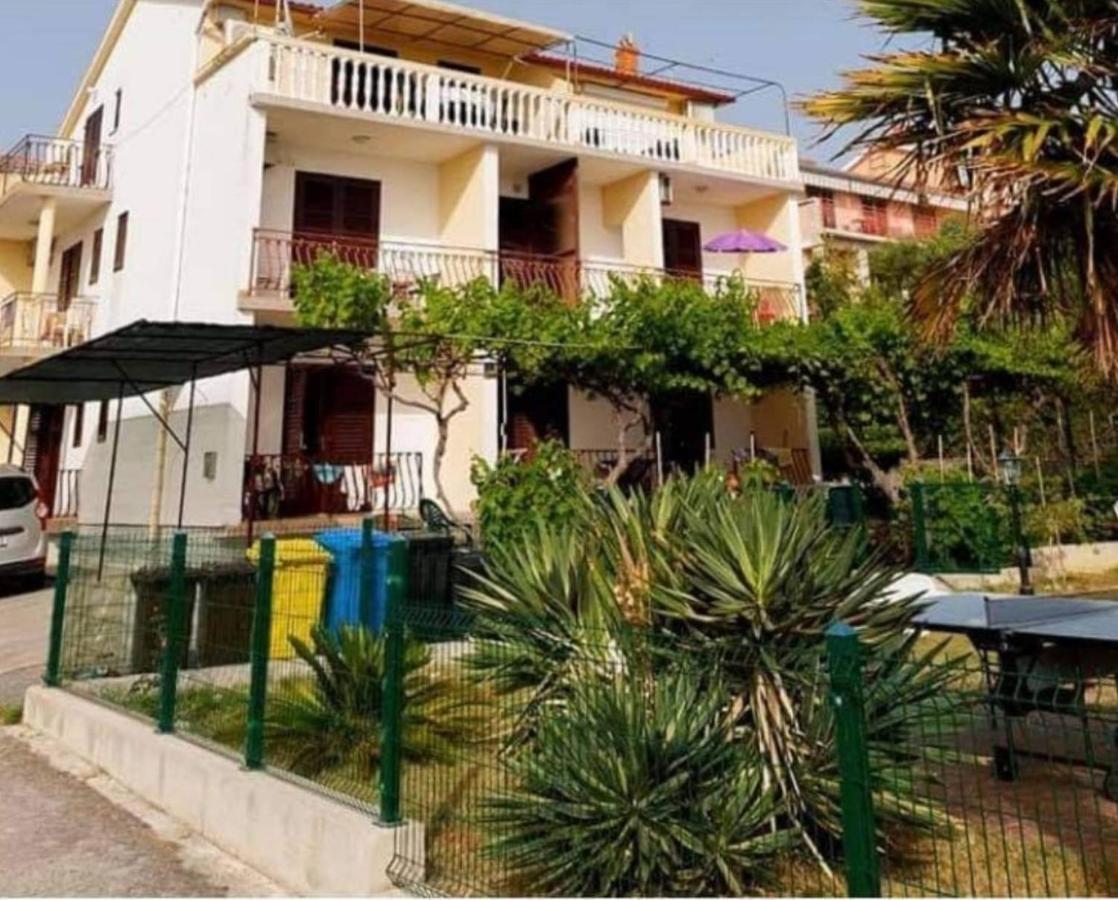 Apartman Petra S Pogledom Na More Banjol المظهر الخارجي الصورة