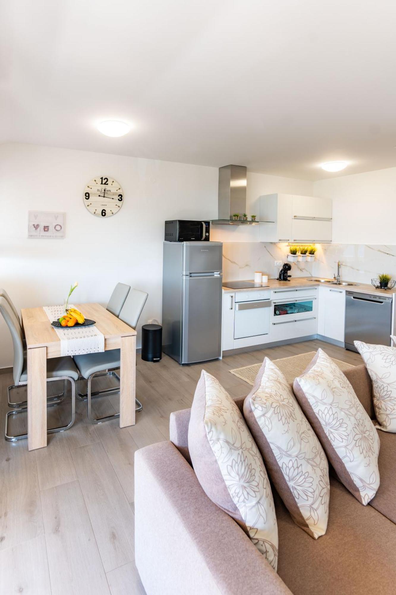 Apartman Petra S Pogledom Na More Banjol المظهر الخارجي الصورة